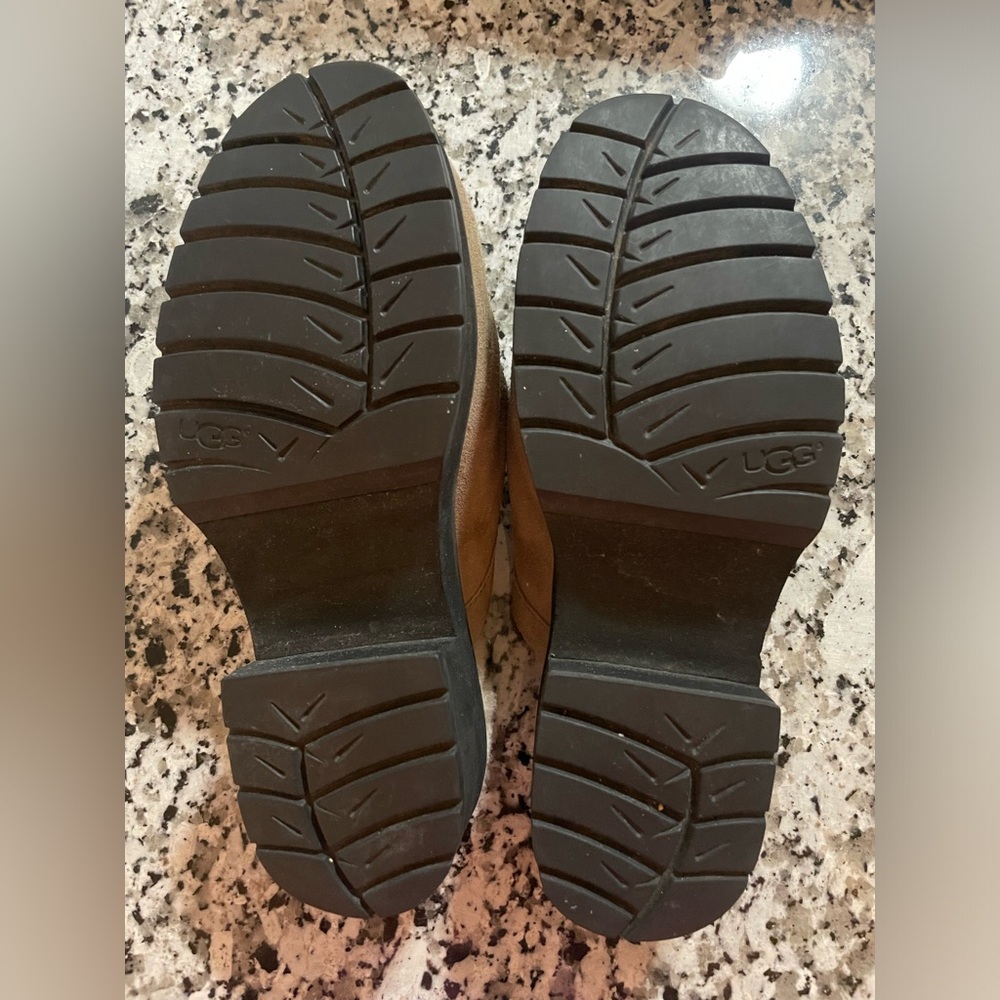 Ugg Tan Clog With Sherpa Lining Size 9 - image 2